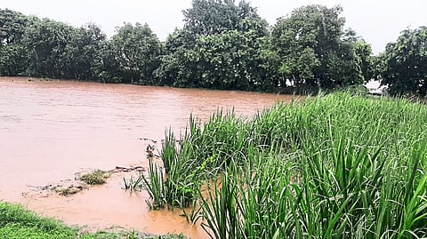 Girna river overflowing due to torrential rains