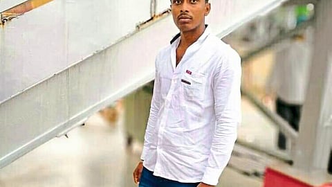 Indore Bus Accident | अविनाशचे ‘स्टेट्स’ ठरले अखेरचे; पाडळसरेसह परिसरात शोककळा