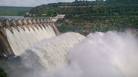 Dam water discharge latest marathi news