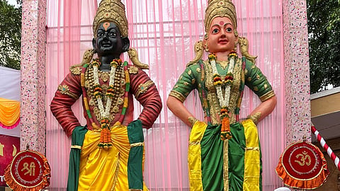 Ashadhi ekadashi 2022 crowd of devotees for dardhan of seventeen feet high idol of Vitthal Rakhumai sangvi