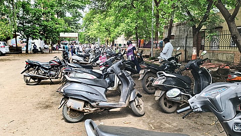 Civil Hospital parking latest marathi news