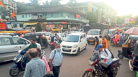 Ratnagiri Chiplun market shopping Traffic rush