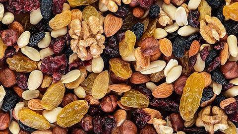 Increase in price of dry fruits by 100 to 200 per kg jalgaon news