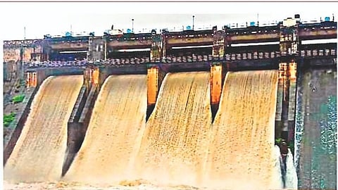 Overflow dam at Dindori