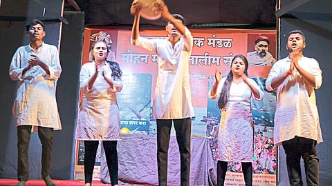 spectacle at ganehsotsav