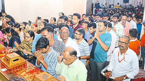 kalika mata mandir crowd