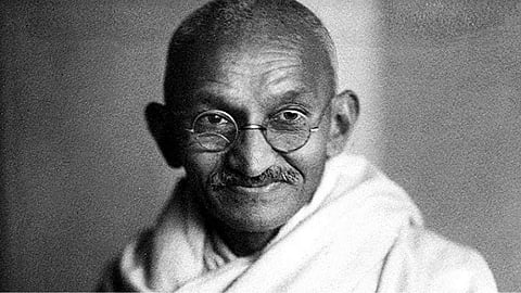 these actors played mahatma gandhi role in bollywood movies