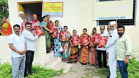 Nilesh Aher, Manohar Bachhaw while inaugurating the distribution of 'Anandacha Shidha' for one hundred rupees to the beneficiaries from the cheap grain shop.