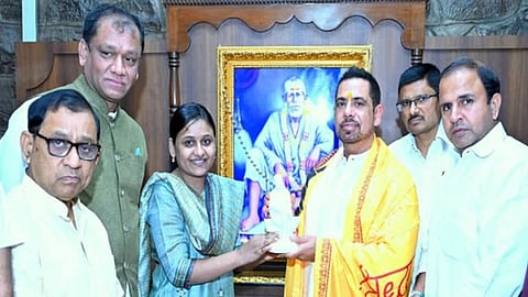 robert-vadra shirdi