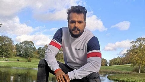 Bhojpuri Actor Khesari Laal Yadav controversy over kicked on temple gate wearing shoes.