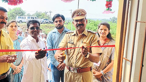 Police Inspector Pratap Ingle and Sarpanch Yuvraj Patil while inaugurating the health sub-centre.