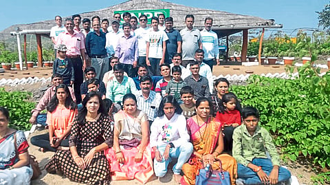 Employees of 'Sakal' who participated in Panjarpol Area Tour