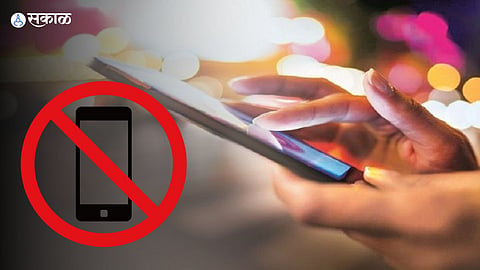 Cell phones banned teenagers Historic decision yavatmal Gram Panchayat