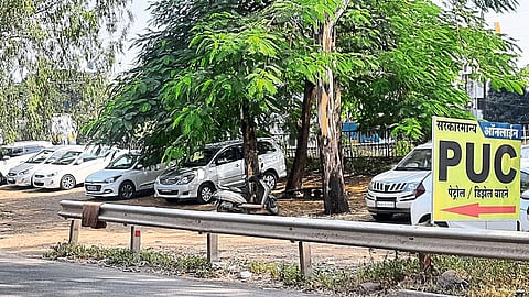 A vehicle market was set up on the premises of the National Highway Authority by breaking the barricades.