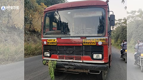 Terrible accident of ST bus two-wheeler in Katraj ghat, one killed two seriously injured