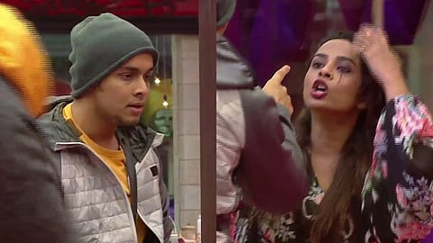 Bigg Boss Marathi 4 amruta dhongade and akshay kelkar fight between see saw task