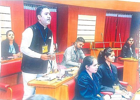 Nagpur: Pramod Pawar from Chalisgaon raising the issue of free pass for girls before the Assembly Speaker