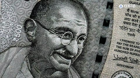 नोटांवरून महात्मा गांधींचा फोटो काढणार? चलनी नोटांबाबत केंद्र सरकार संसदेत म्हटलं...