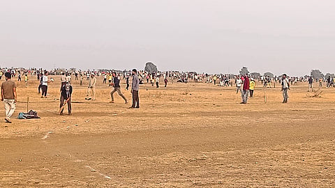 Because of the Shiva Mahapuran story, the cricketers have shifted their march from the college ground to the field in front of Aram Hotel.----