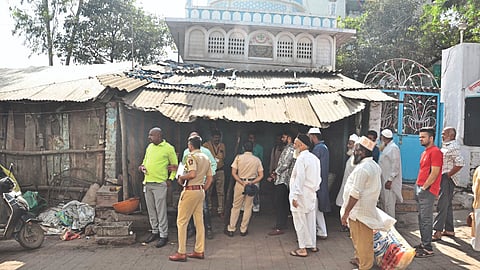Court representative, Bhadrakali Police handing over possession of premises to Shahi Masjid Trustees.