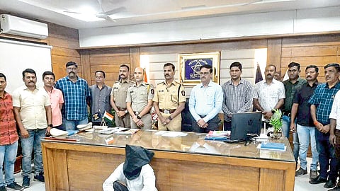 Superintendent of Police Sanjay Barkund, Additional Superintendent Kishore Kale, Deputy Superintendent Pradeep Mairale, Inspector Hemant Patil and a team were present along with the suspect in custody in the Amol Bhamre murder case.