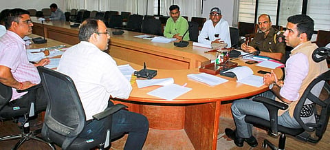Dhule: District Vigilance and Control Committee meeting District Collector Jalaj Sharma