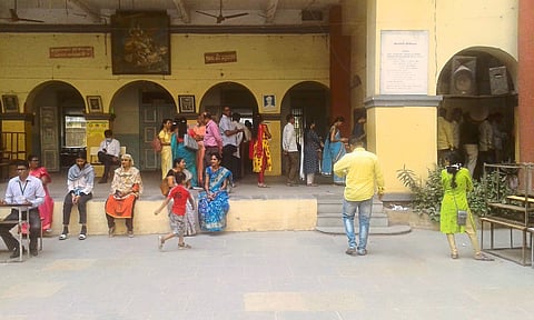 Jalgaon: R. R. The crowd at the polling station in the school