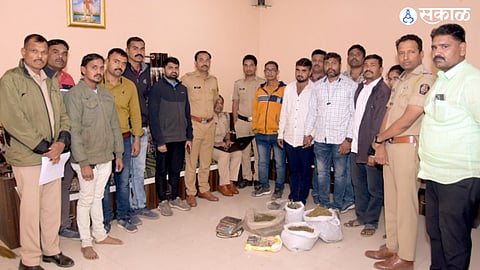 A special team of Inspector-in-Charge Kiran Patil and Superintendent of Police Shahaji Umap arrested youths selling ganja in the city.