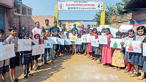 Students who participated in the painting competition held in the sakal at the center here.