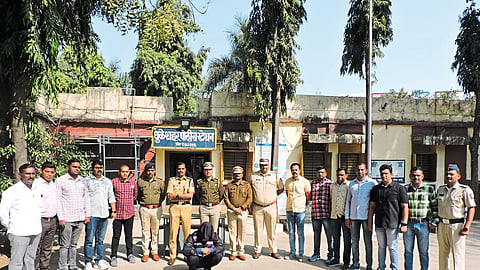 Superintendent of Police Sanjay Barkund, Additional Superintendent of Police Kishore Kale, Police Inspector Anand Kokre and the team along with the suspect arrested from Shirdi in the case of murder of a woman.