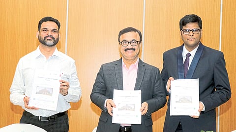 NMC Commissioner Dr. Chandrakant Pulkundwar, Neeri's S. Suresh, Rahul transactions while publishing the 'Nashik Emission Inventory Report' in a seminar organized by Terry, Neeri and Maharashtra Pollution Control Board on Wednesday.