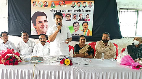 Speaking at the meeting held by the District Congress Committee, MLA Dr. Sudhir Tambe. Along with District President Dr. Tushar Shewale, Rajaram Pangavane, Shobha Bachhao, Sharad Aher, Sandeep Gulve etc.
---------------