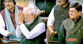अबीर गुलाल उधळीत रंग....