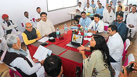 Union Minister Purushottam Rupala at Hotel Balaji while informing about the project for goat-shepherds on pilot basis in Amravati, MP Dr. Vikas Mahatma.