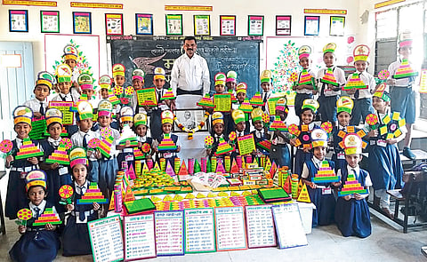 Students and teachers of Vaintey Primary Vidyamandir Niphad School greeting Kusumagraja while giving information about language games on the occasion of Marathi Raj Bhasha Day.
