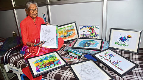 84-year-old Nalini Naik of the Dilasa Care Center in CIDCO overcame her illness and started displaying paintings.