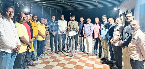 Officials of Durgsevak, Cyclist Group and Swimming Club along with Dilip Ghorpade present at the reception of Cyclist Subodh Gangurde.
