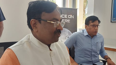 Sudhir Mungantiwar statement Baramati best for agriculture education But Chandrapur is better farmer
