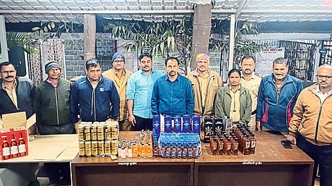 Under the leadership of Kiran Patil, the police seized the items in a raid at Manoor (Deolipada district Baglan).