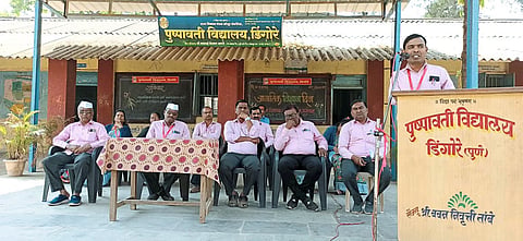 डिंगोरे येथे विद्यार्थ्यांना
शास्त्रज्ञांविषयी माहिती