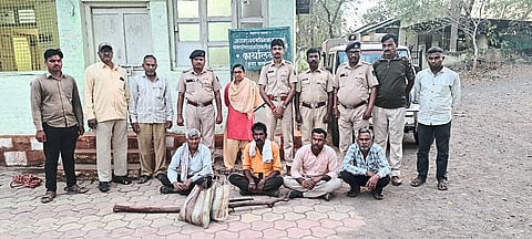 A team of forest department along with the suspects of poaching the salinder animal.