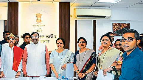 present for the meeting held in the presence of Cultural Affairs Ministry Minister Sudhir Mungantiwar Prof. Devyani Farande, MLA Adv. Rahul Dhikle, MLA Seema Hire, Collector Gangatharan D.