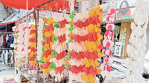 Necklaces for sale on the occasion of Holi, Kade