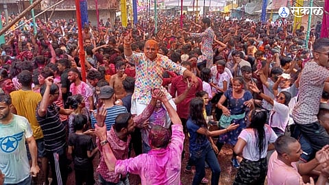 nashik rang panchami 2023 Citizens enjoy shower color festival nashik news