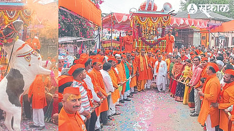 Pimpalgaon Baswant-Ram Ram Procession started with horse salute. In the second picture, Sarpanch Bhaskarrao Bankar, Satish More, Bapusaheb Patil etc. are pulling the chariot.