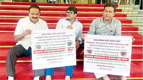 MLA Kailas Gorantyal strike at Vidhan Bhavan in Mumbai for Jalna Medical College education