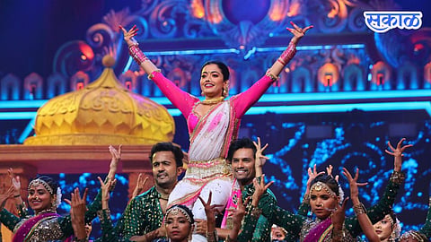 Rashmika Mandana dance on marathi lavani in zee chitra gaurav award