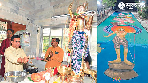 Hemant Deshpande performing Aarti after Mahapuja on the occasion of Ram Navami today at Kodanddhari Ram Mandir in Bhosla Campus of Central Hindu Military Education Society.