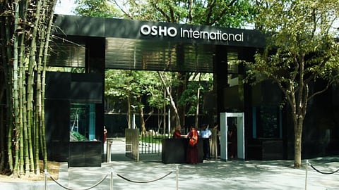 case registered against 100 to 125 osho followers for agitation outside Osho Ashram in Pune