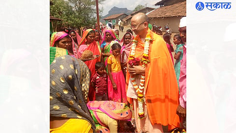 Swami Srikanthanand and citizens present on the occasion of Mamta Kamadi's kanyadan on Sunday.